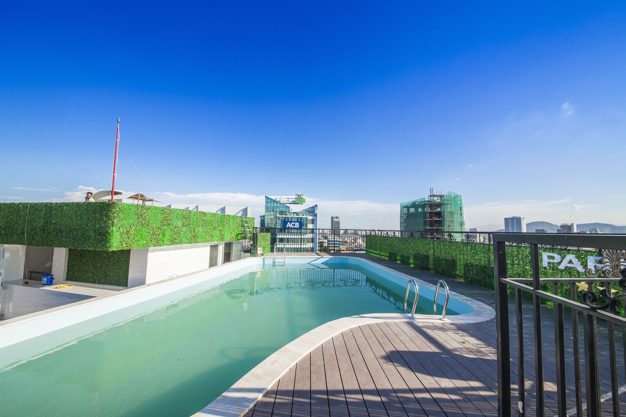 Фото Pariat River Front Hotel