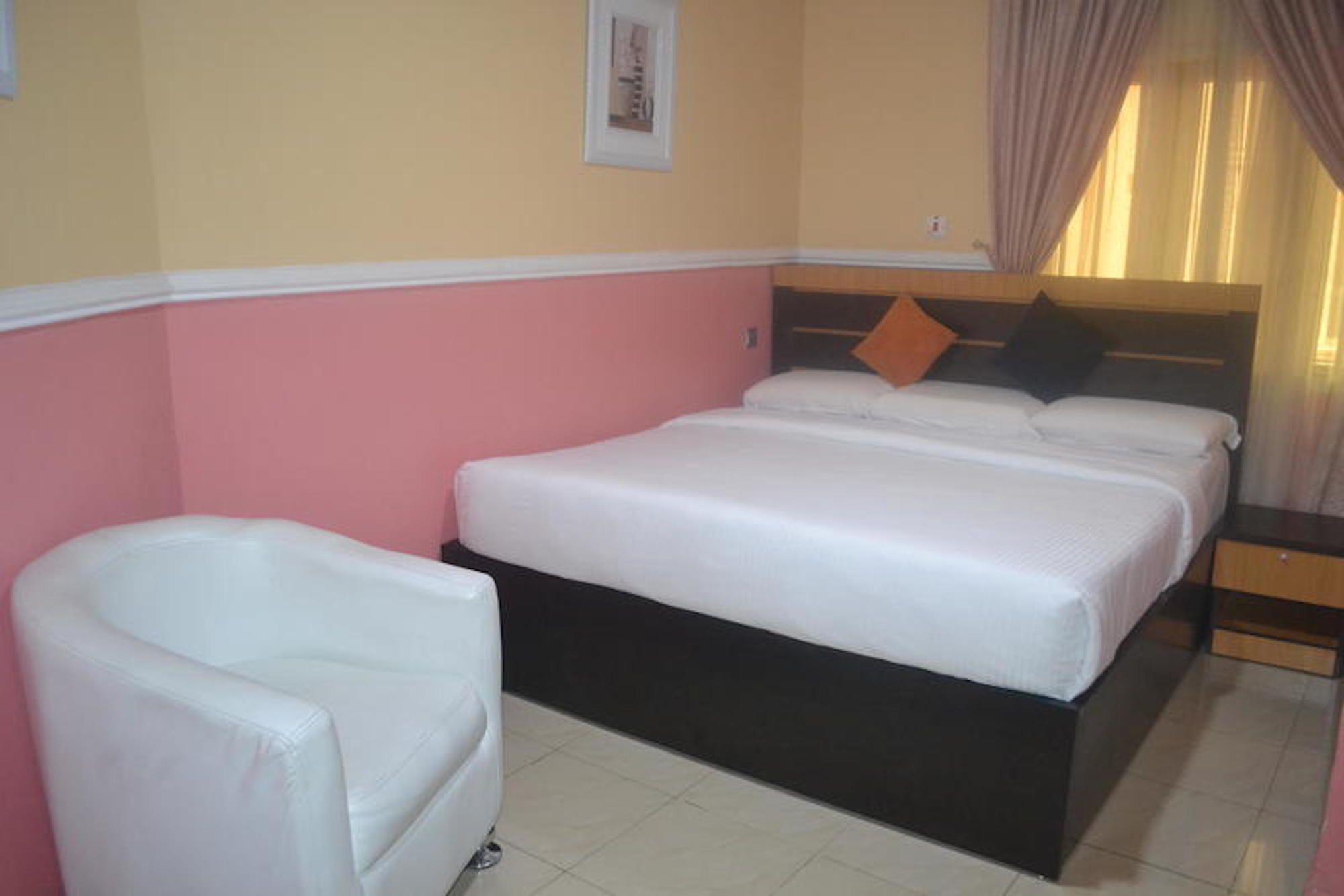 Фото Sweet Savor Hotels & Suites