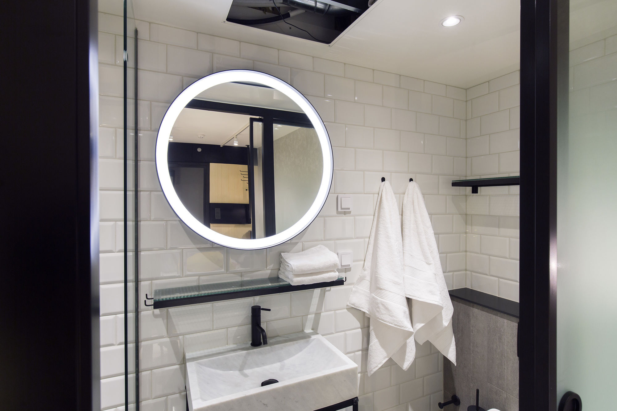 Фото Hotel With Urban Deli