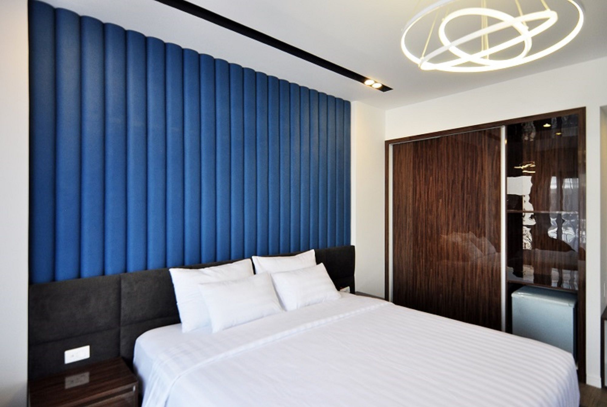 Фото Royal Dragon Boutique Hotel