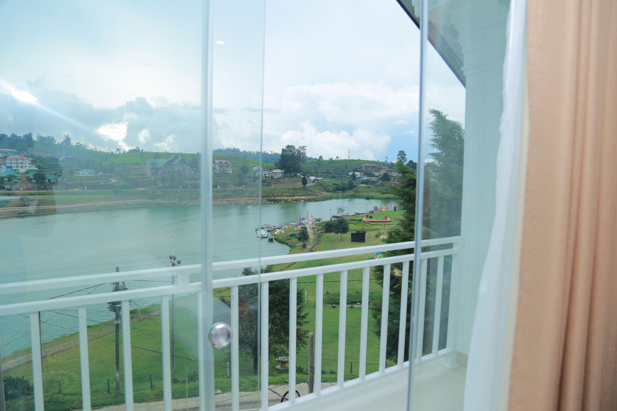 Фото Galaxy Grand Hotel