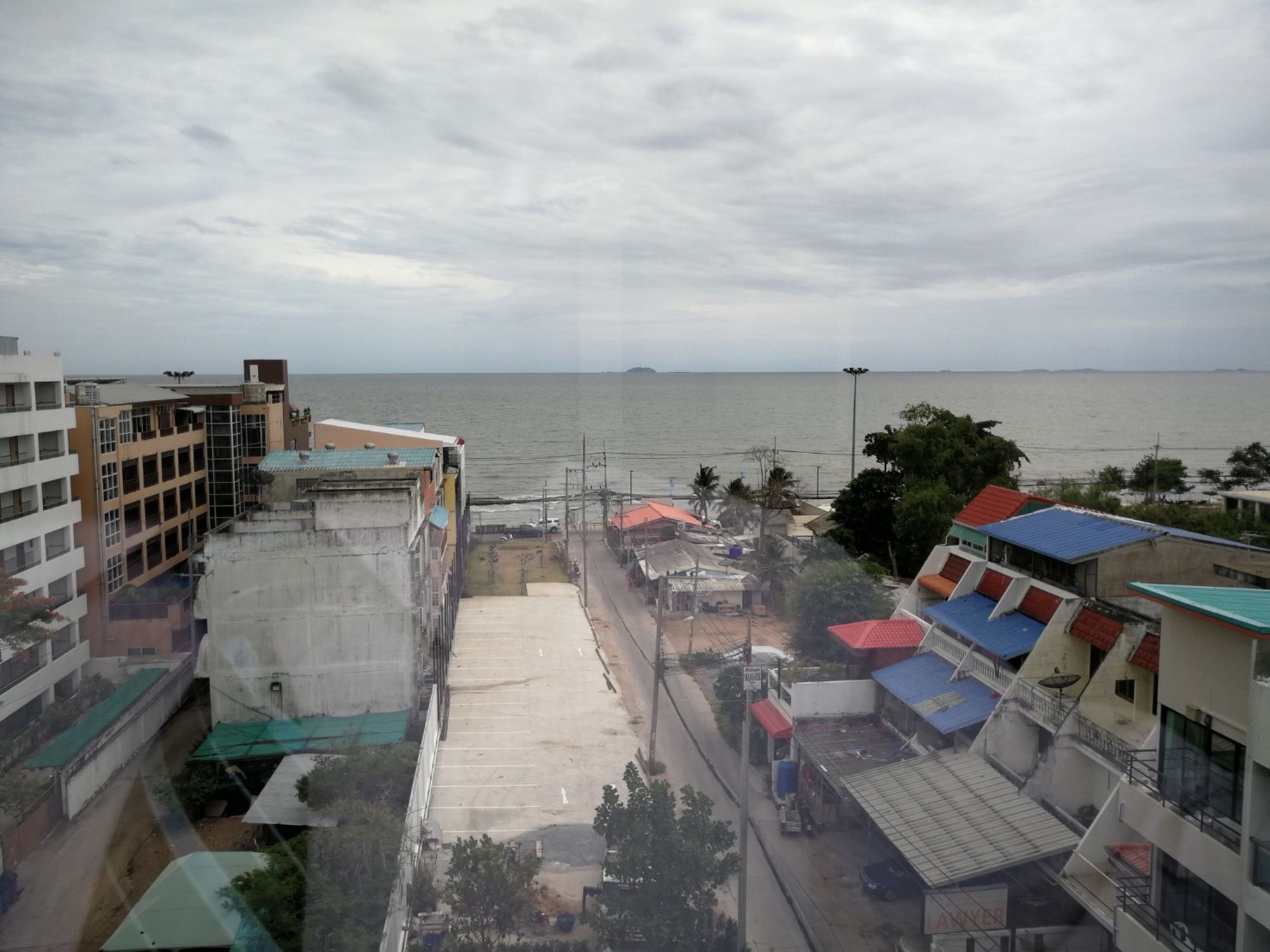 Фото Golden Jomtien Beach Hotel