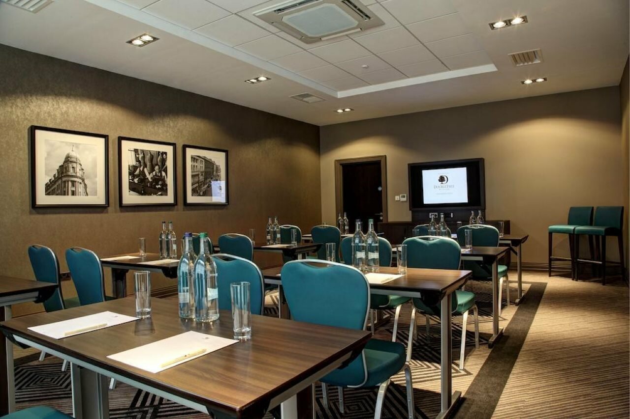 Фото DoubleTree by Hilton Edinburgh City Centre