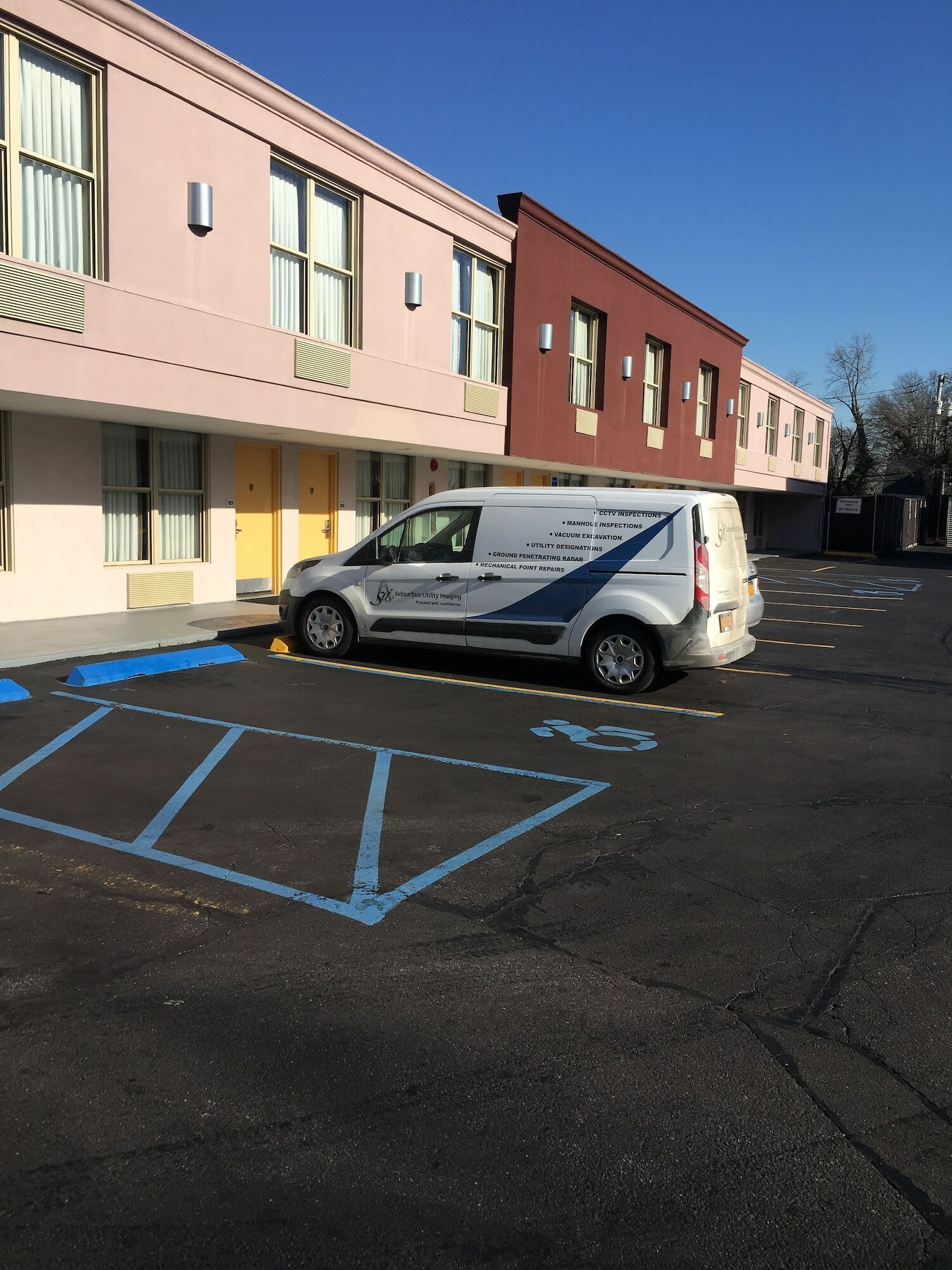 Фото Ramada by Wyndham Rockville Centre