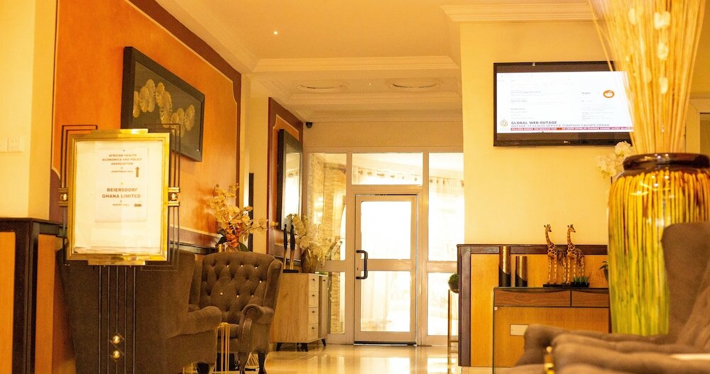 Фото Airport West Hotel