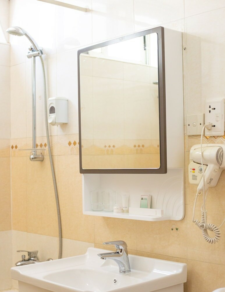 Фото Airport West Hotel