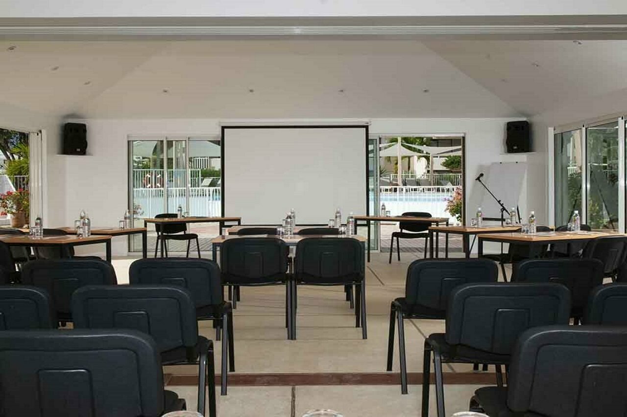 Фото Hommage Hotel & Residences