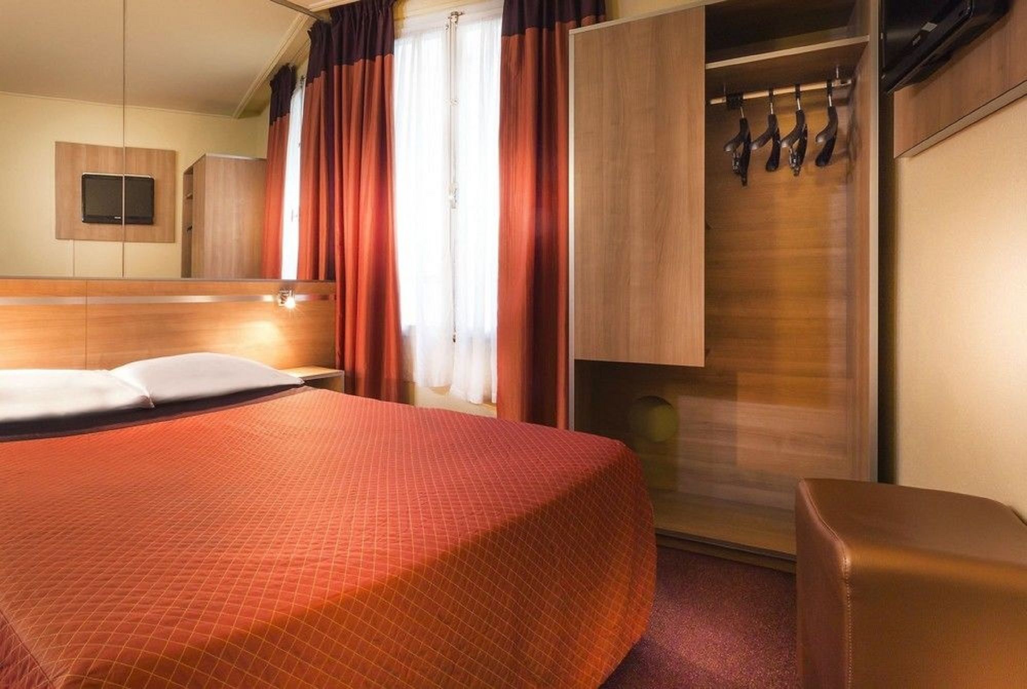 Фото Hôtel de France Quartier Latin