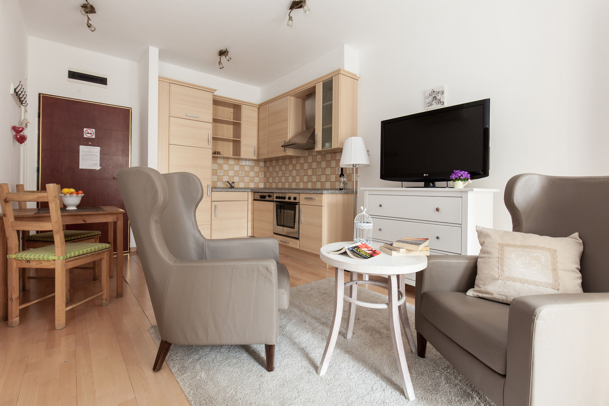 Фото Town Hall Apartments