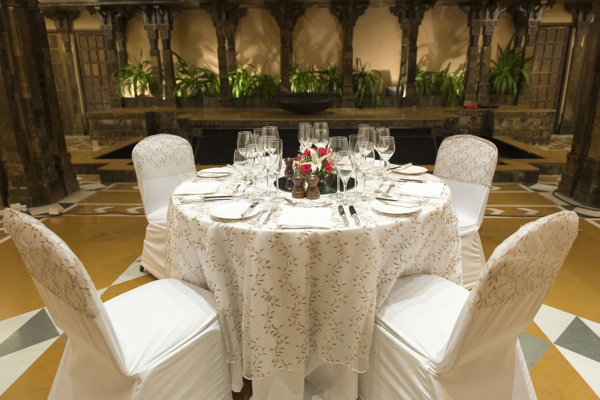 Фото The Oberoi Grand, Kolkata