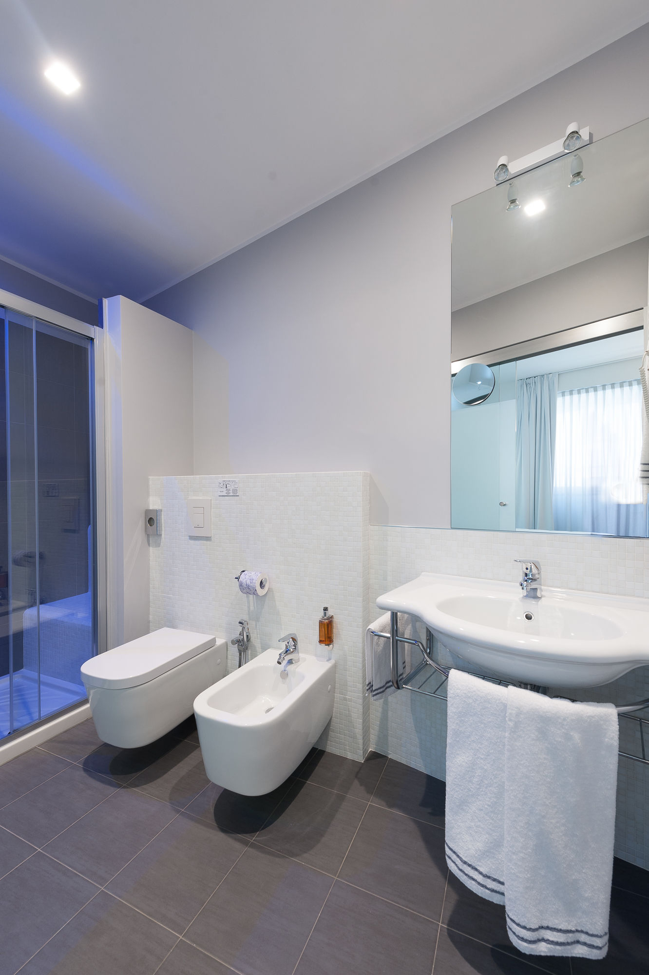 Фото Hotel Executive Inn