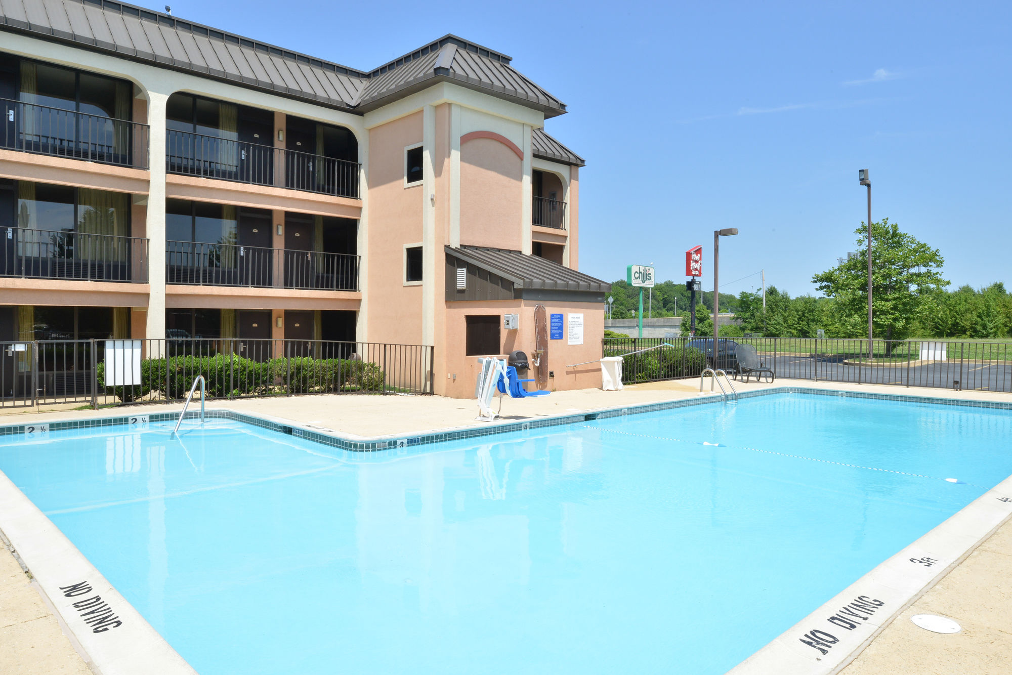 Фото Days Inn by Wyndham Newark Wilmington