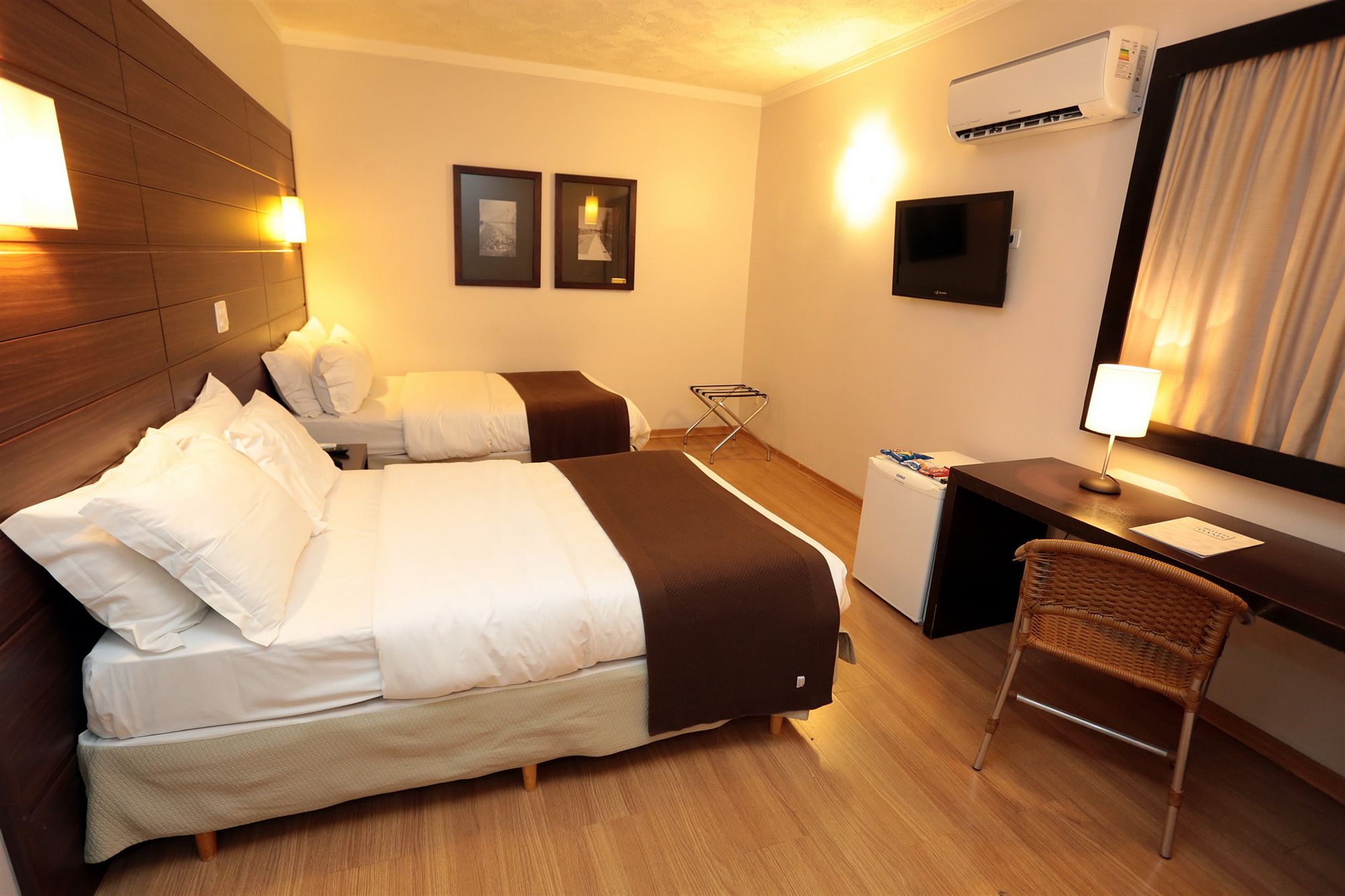 Фото Oasis Tower Hotel