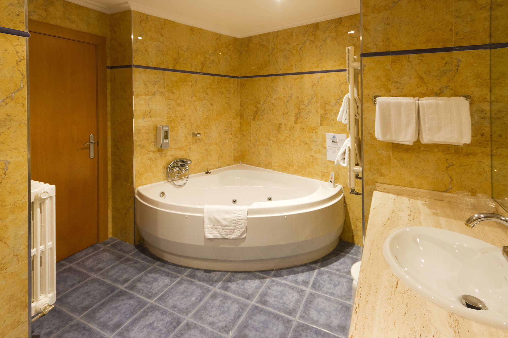 Фото Hotel Santamaría