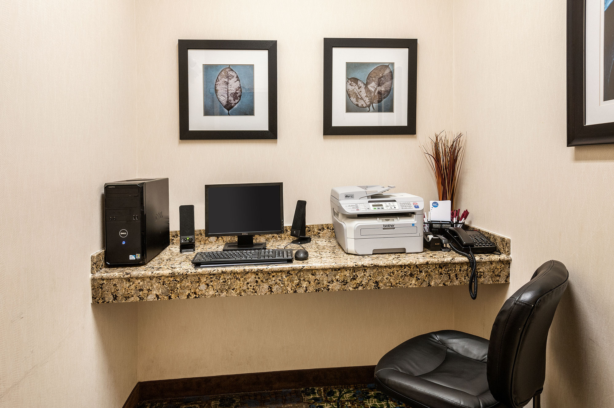 Фото Comfort Suites Oil Center