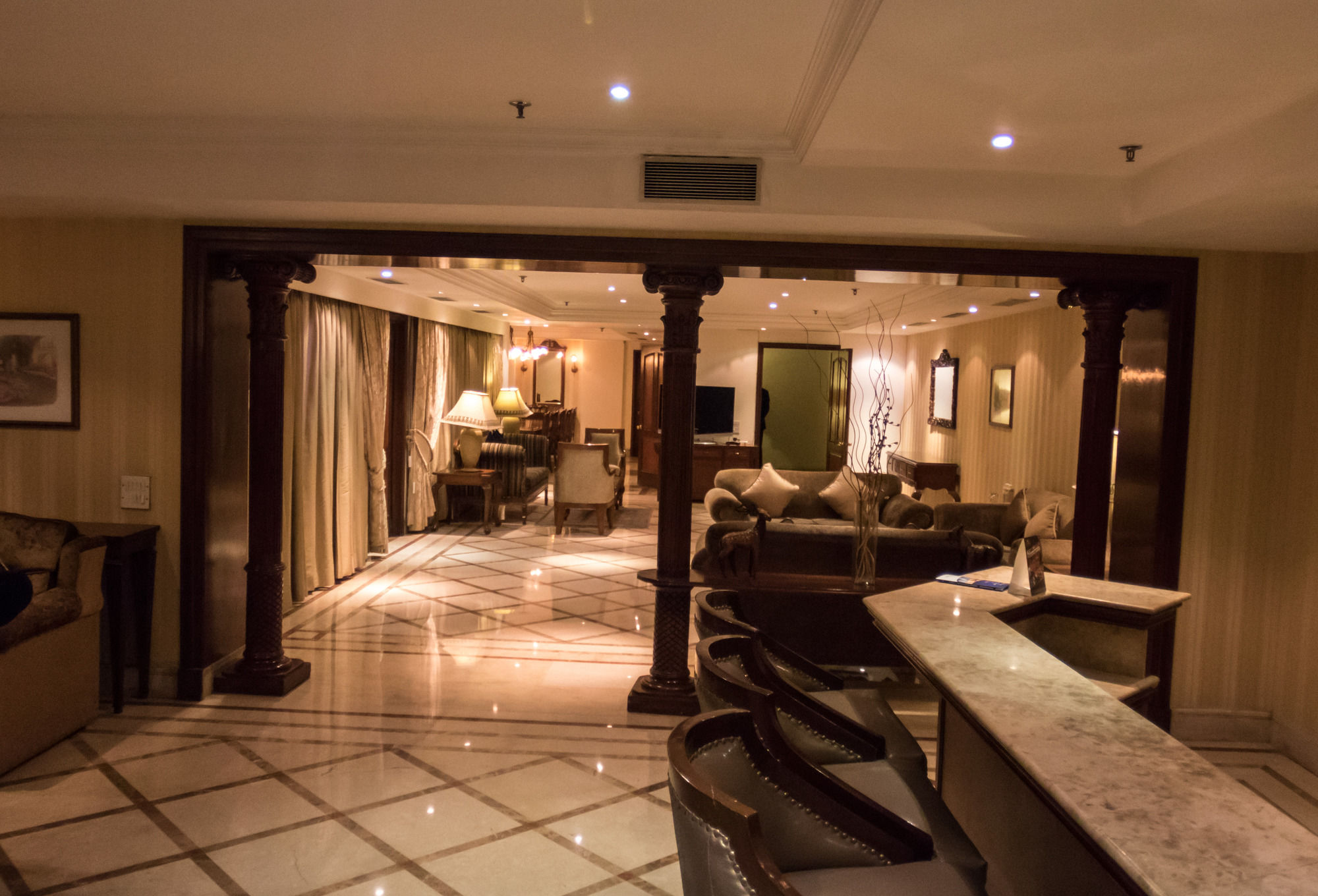 Фото The Bristol Hotel