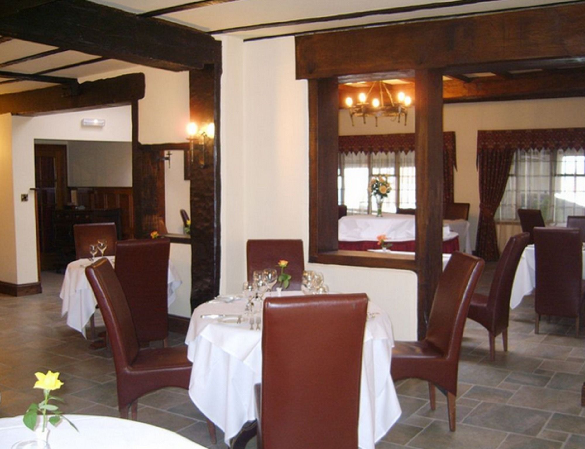 Фото The Feathers Hotel