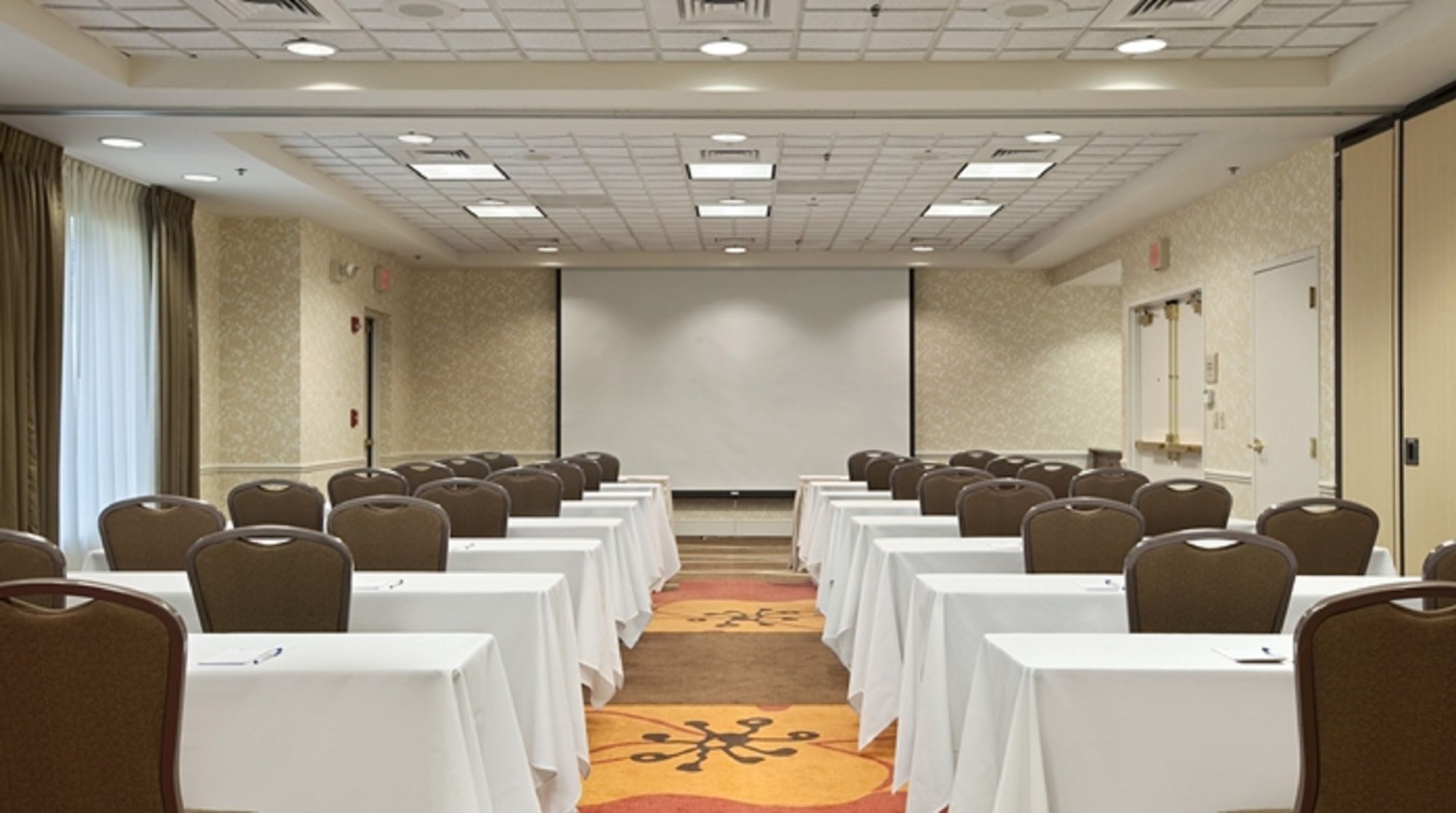 Фото Hilton Garden Inn Hoffman Estates