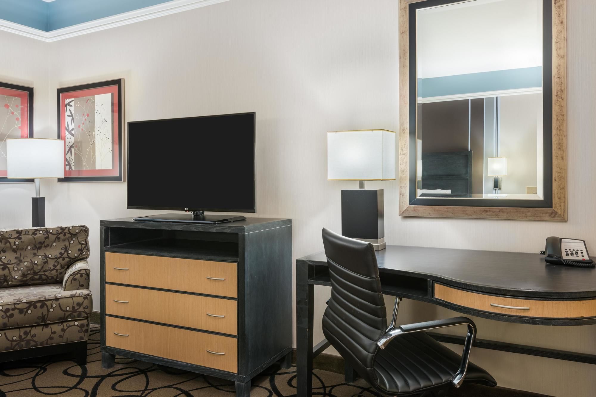 Фото Hampton Inn & Suites Buffalo Downtown