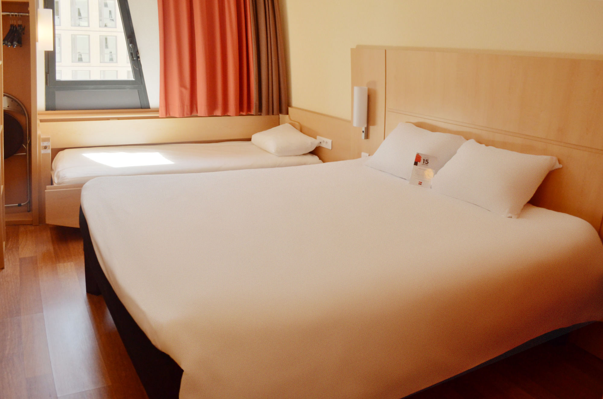 Фото Ibis Marseille Centre Euromed