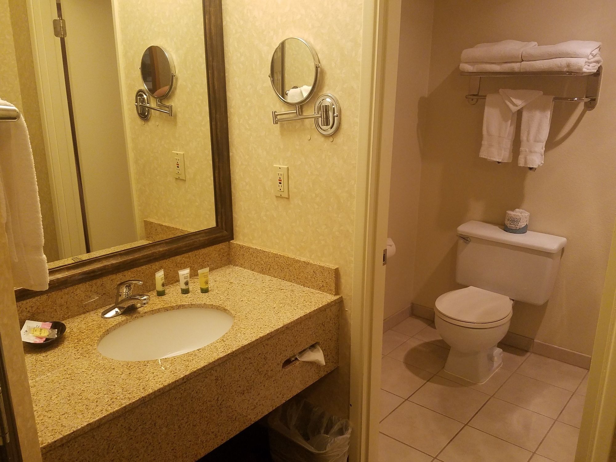 Фото Best Western Plus Rivershore Hotel