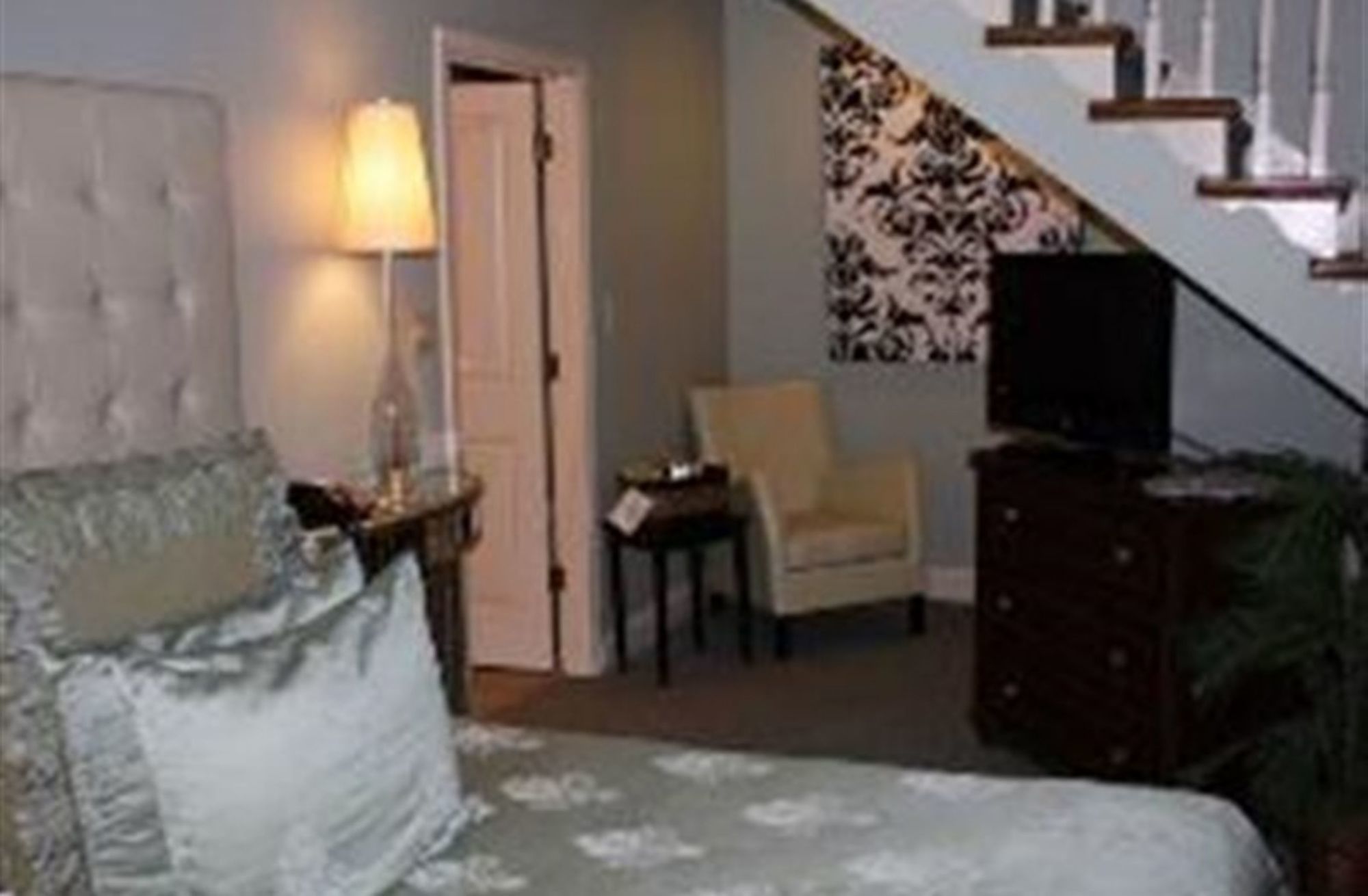 Фото Old Capitol Inn