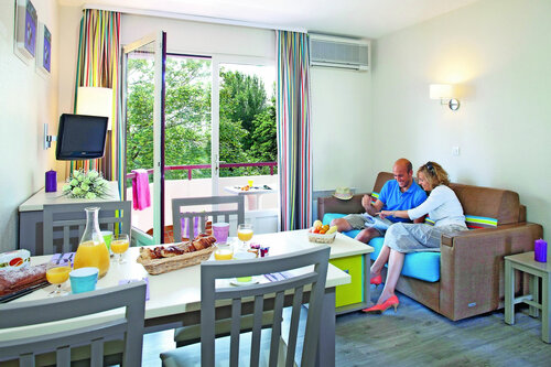 Внешний вид отеля Pierre & Vacances Résidence Eguzki в Сен-Жан-де-Люзе, фото 3