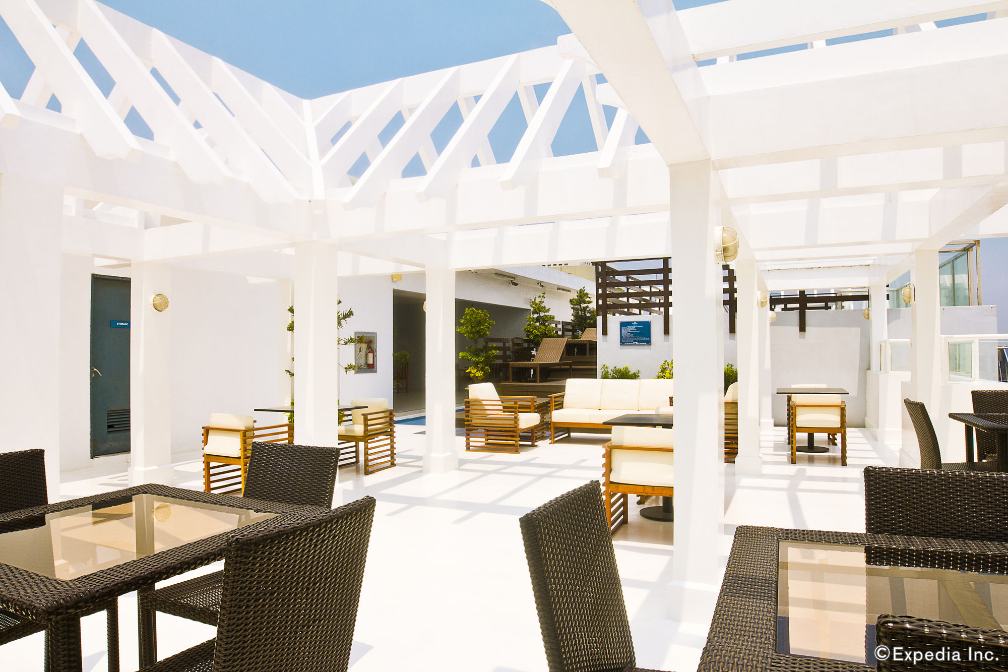 Фото Microtel by Wyndham Mall of Asia