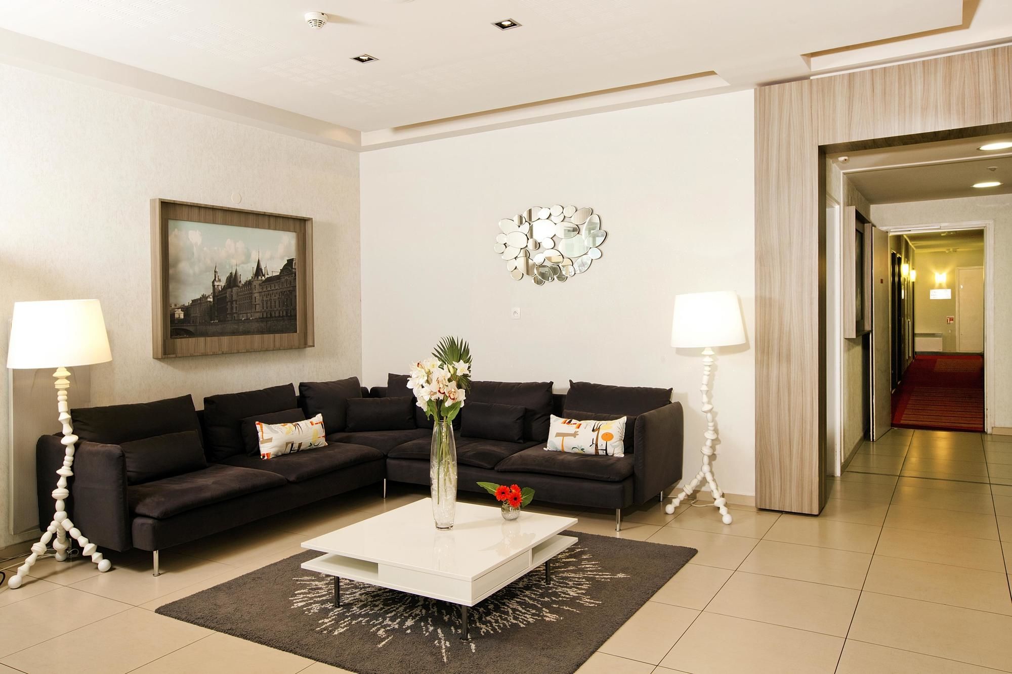 Фото Residhome Paris Guyancourt