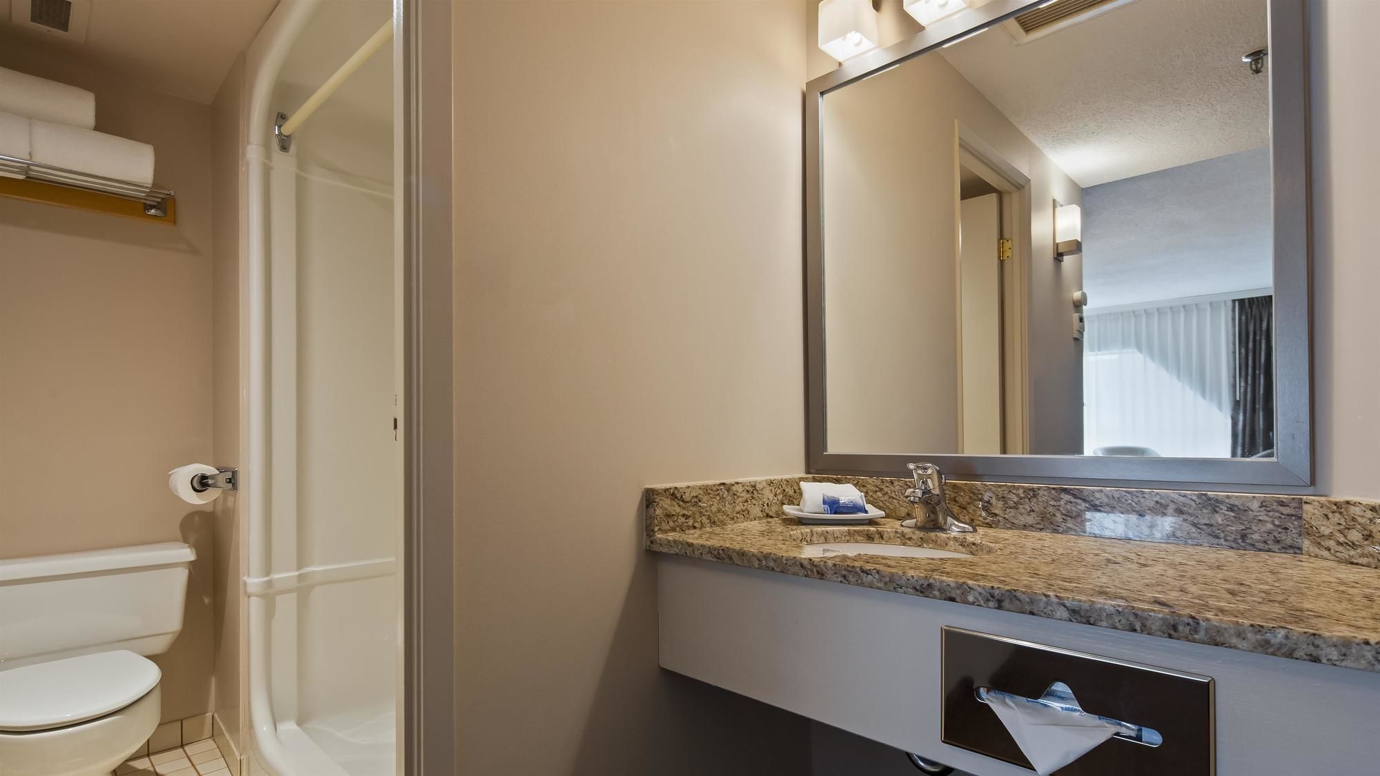 Фото Best Western Plus Lamplighter Inn & Conference Centre