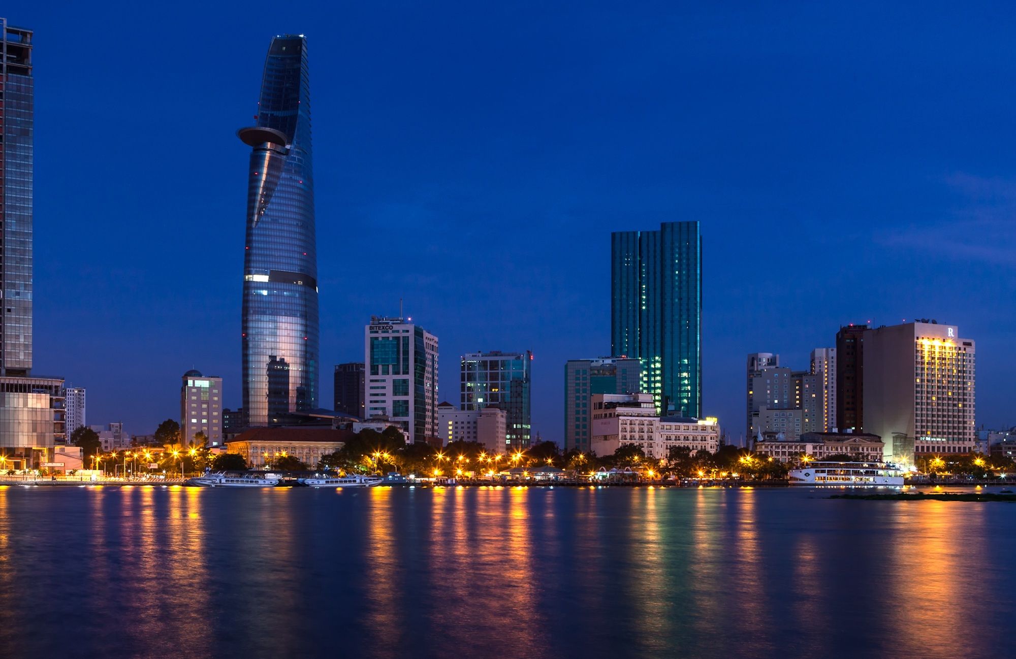Фото Renaissance Riverside Hotel Saigon