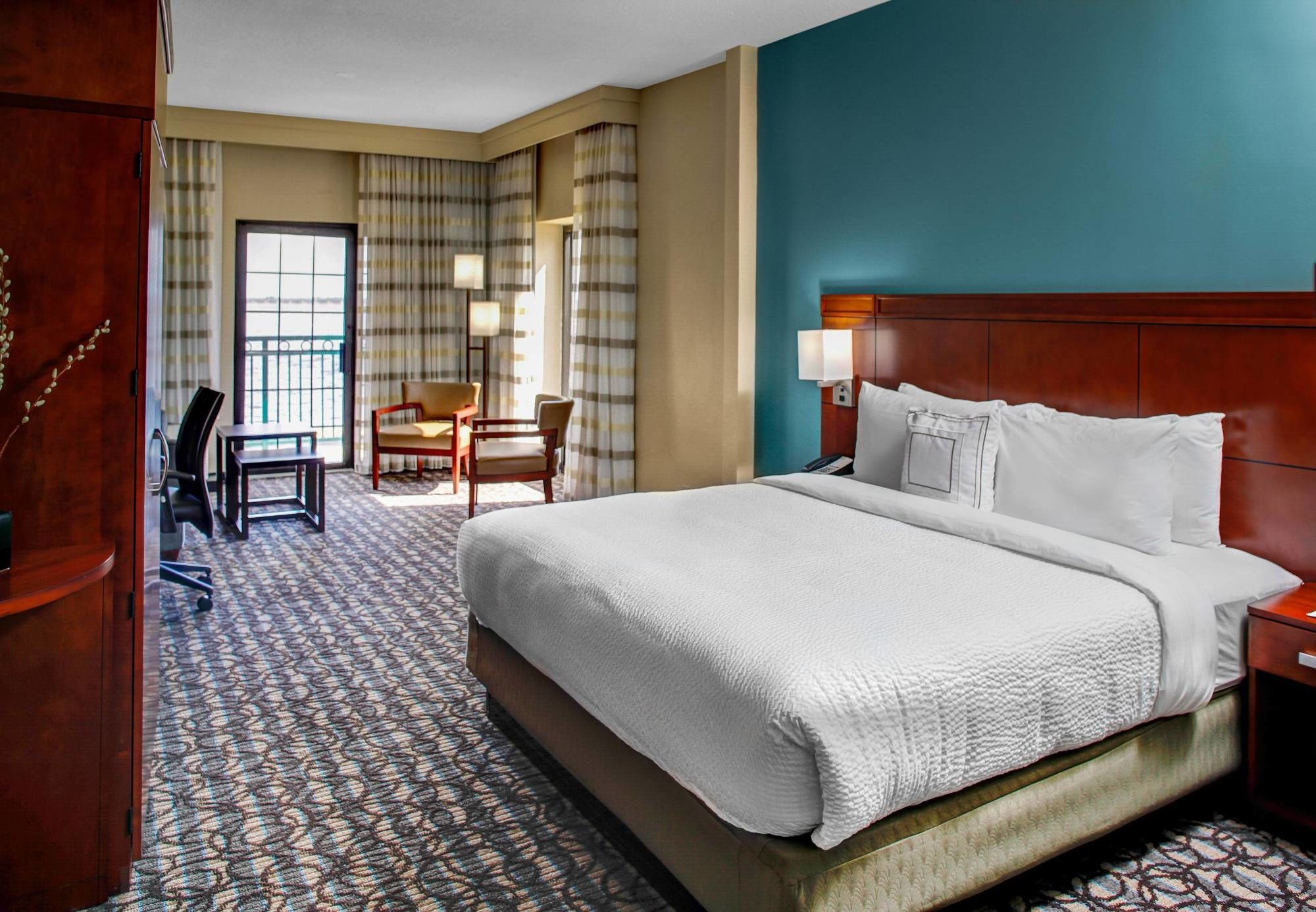 Фото Courtyard by Marriott New Bern