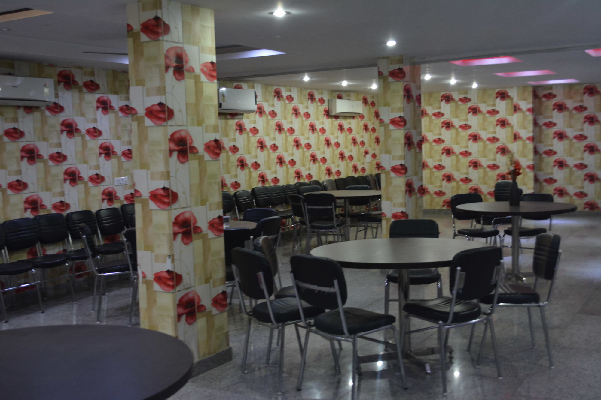 Фото Oyo 464 Hotel Lotus Palace