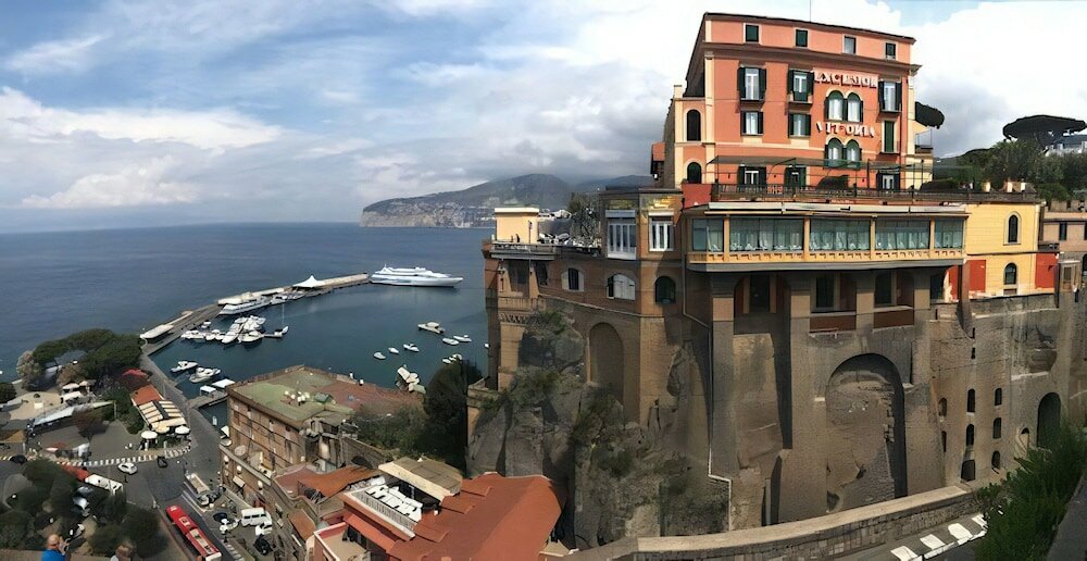 Фото отеля 2