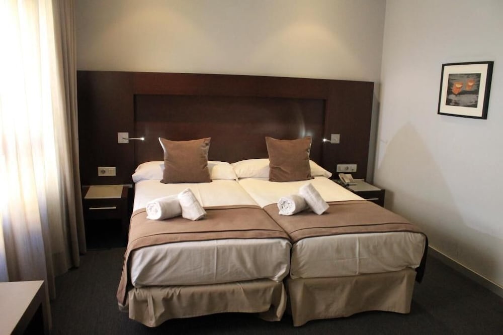 Фото Hotel Madanis Liceo