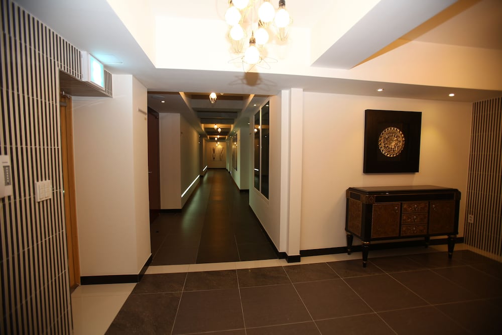 Фото Suwon Reve Hotel