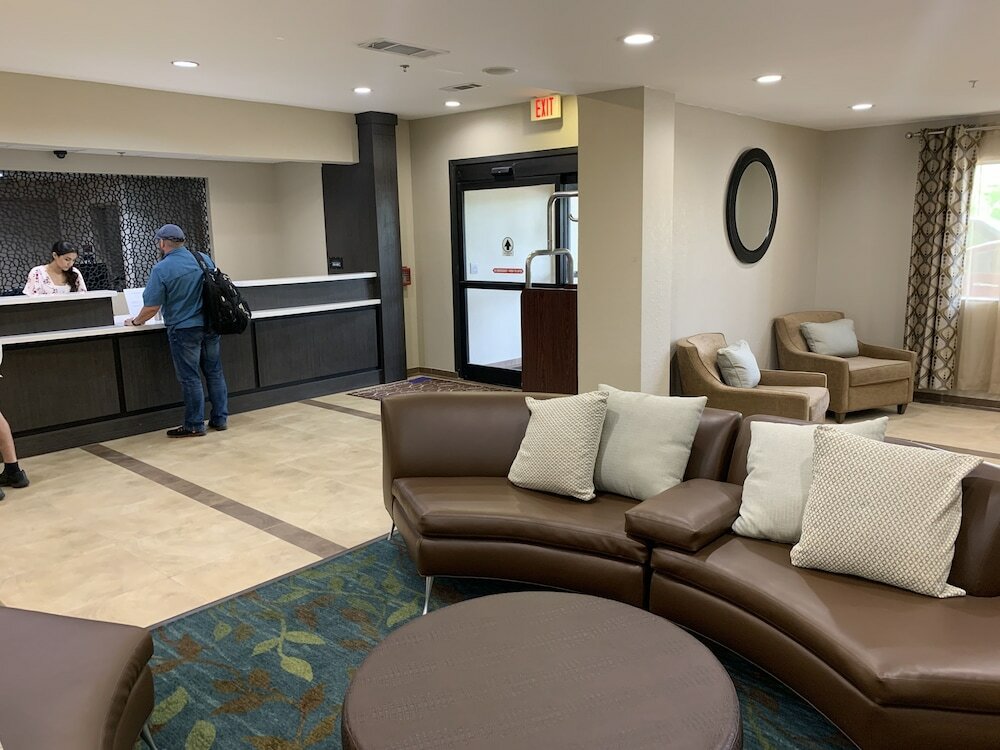 Фото Candlewood Suites Grand Prairie - Arlington, an Ihg Hotel