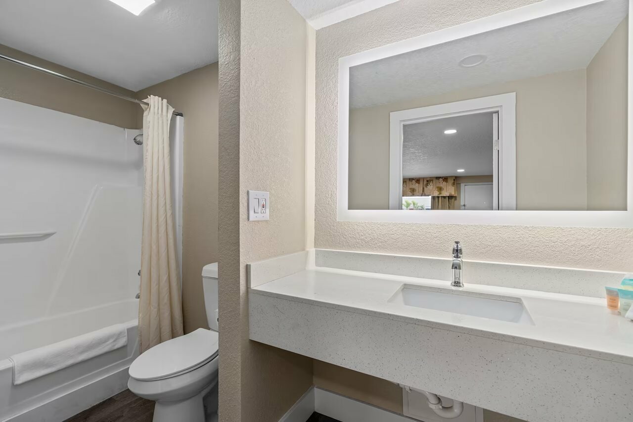 Фото Travelodge by Wyndham Kissimmee/Orlando