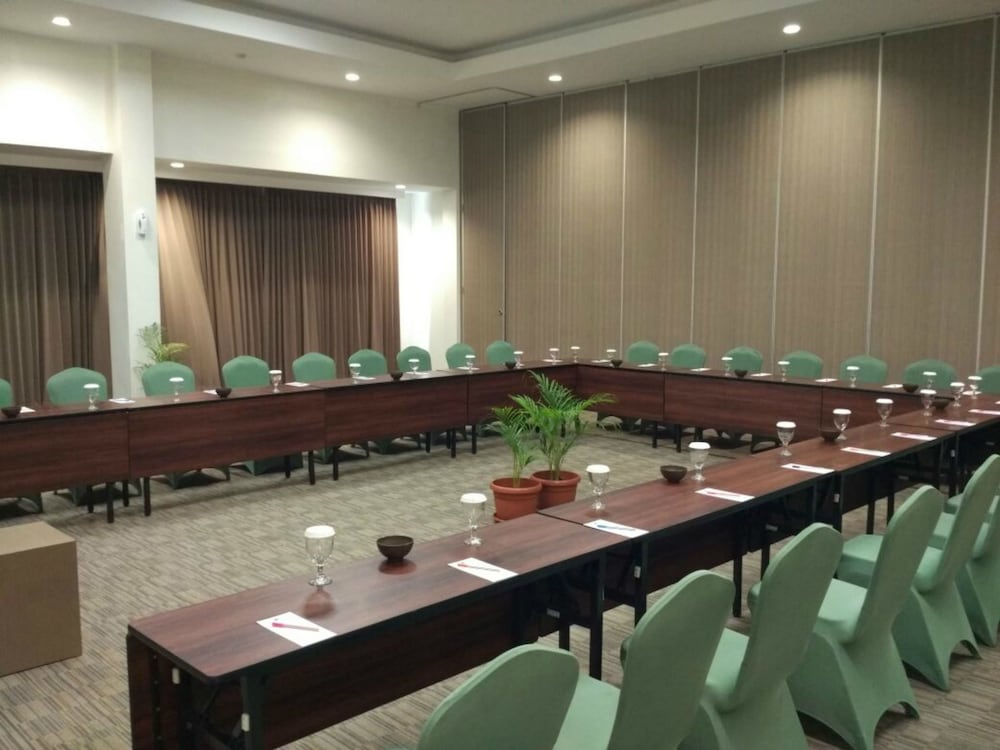 Фото Opi Indah Hotel