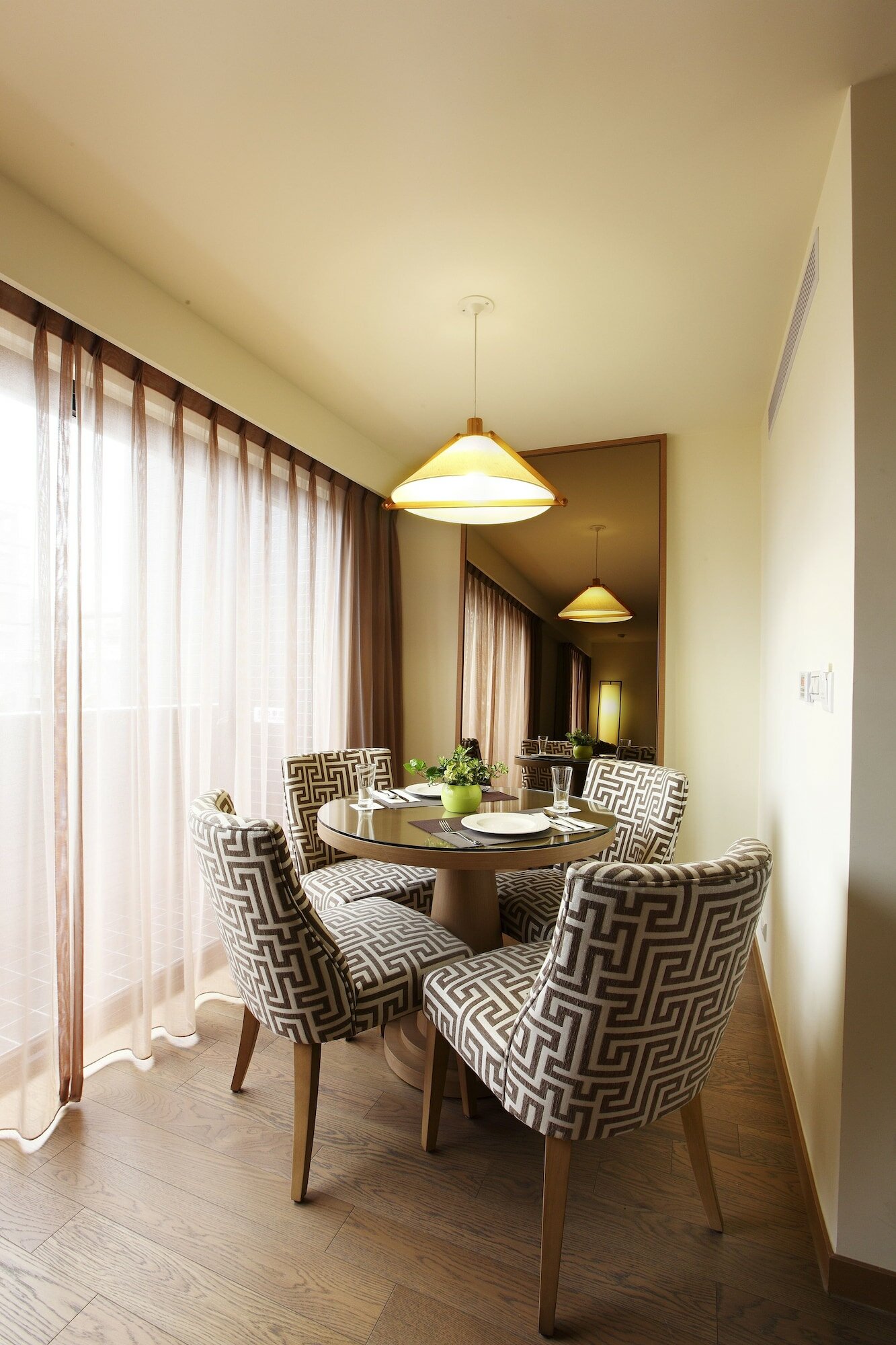 Фото The Corner House