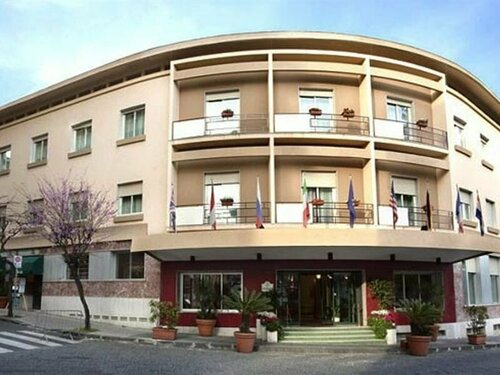 Гостиница Grande Albergo Maugeri в Ачиреале