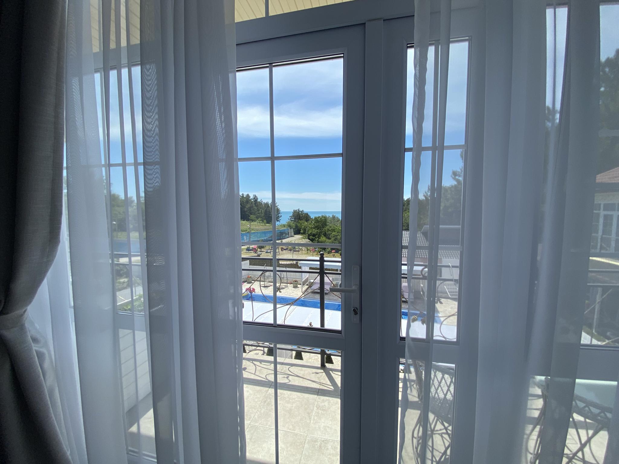 Фото Кромвель Вайт