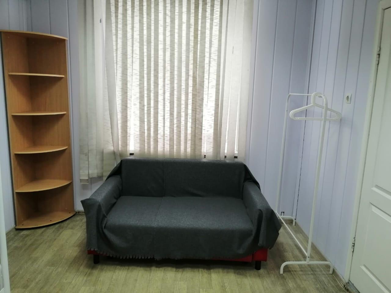 Фото Красный диван