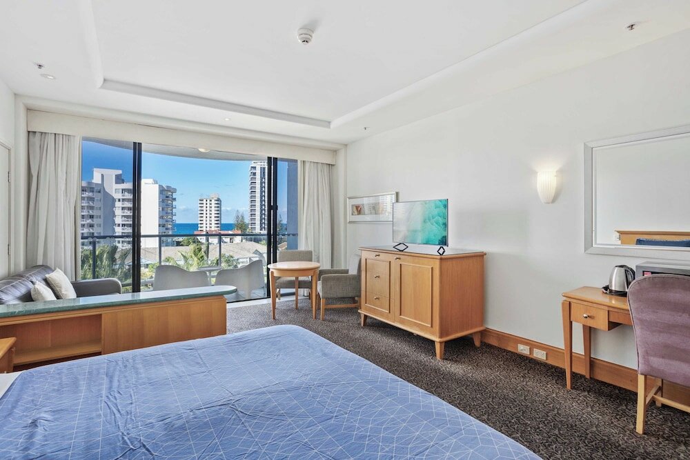 Фото Surfers Paradise Studio with Ocean Views