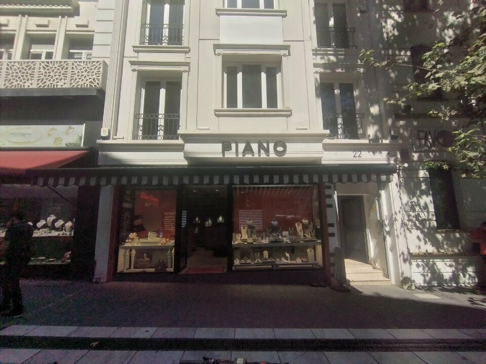 صالون ثقب الجسم Piano Piercing & Piano Piercing House Healthy Cafe ، اسطنبول، صورة