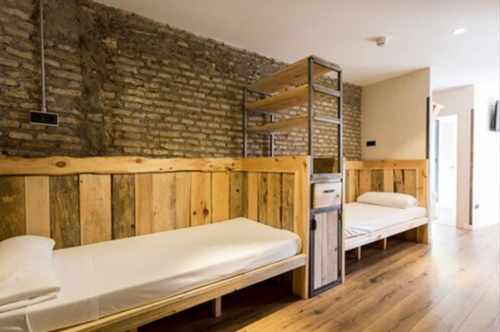 Фото Black Swan Hostel Sevilla