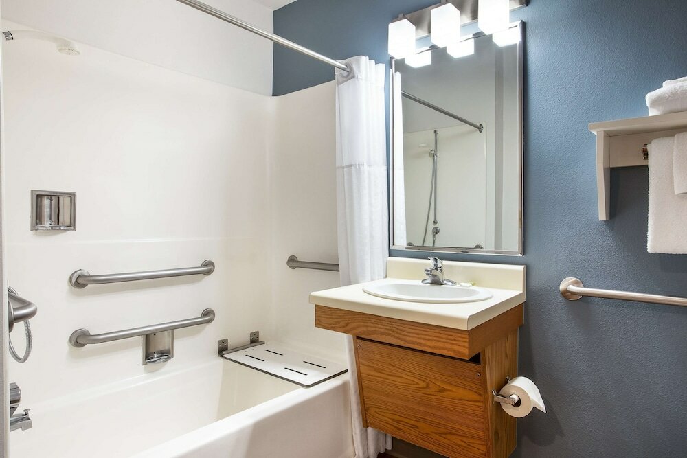 Фото WoodSpring Suites Pensacola Northeast