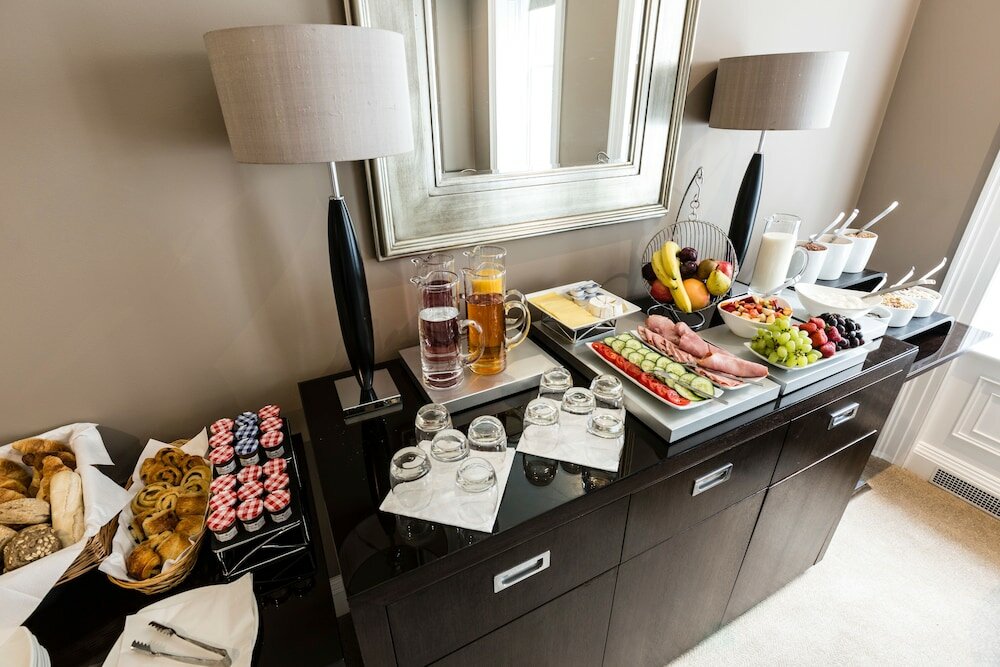 Фото Montagu Place Hotel