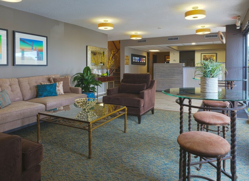 Фото Marina Inn & Suites Chalmette