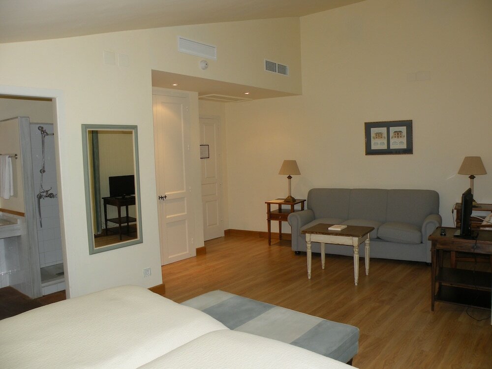 Фото Hotel Posada de Valdezufre